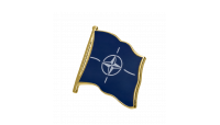 Wpinka z flagą NATO