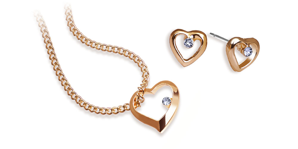  Zestaw biżuterii - wisorek i kolczyki w kształcie serca z cyrkoniami.