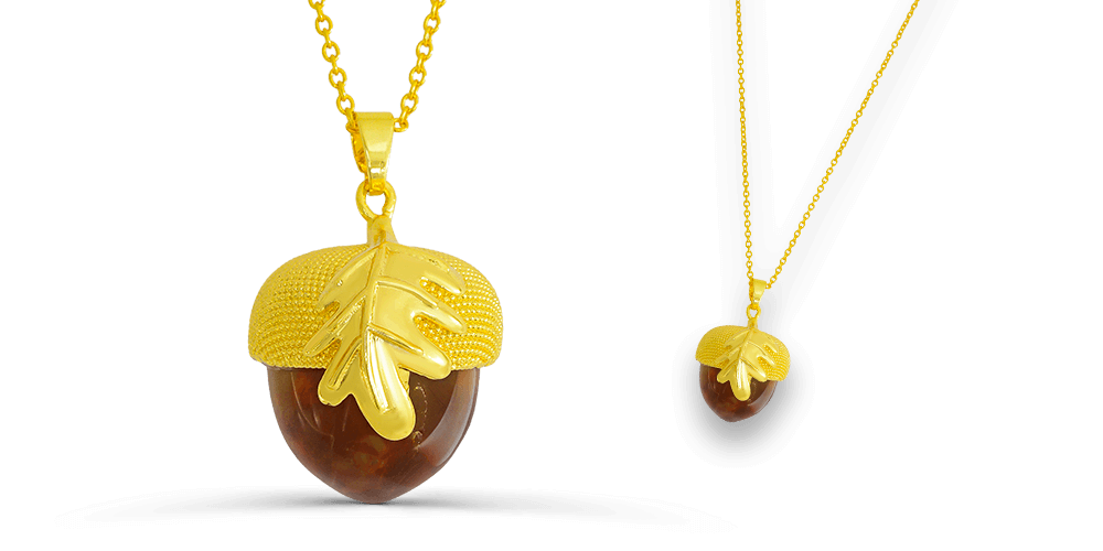 Platerowana złotem zawieszka z bursztynem.