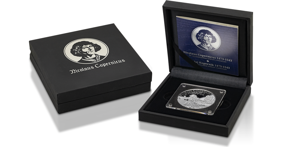 Grawerowane pudełko z wizerunkiem Mikołaja Kopernika, magnetycznie zamykana kapsuła na monetę, indywidualnie numerowany Certyfikat Autentyczności