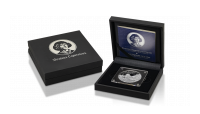 Grawerowane pudełko z wizerunkiem Mikołaja Kopernika, magnetycznie zamykana kapsuła na monetę, indywidualnie numerowany Certyfikat Autentyczności