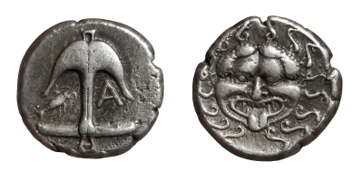 Cenna srebrna drachma z mityczną Meduzą sprzed ponad 2400 lat!